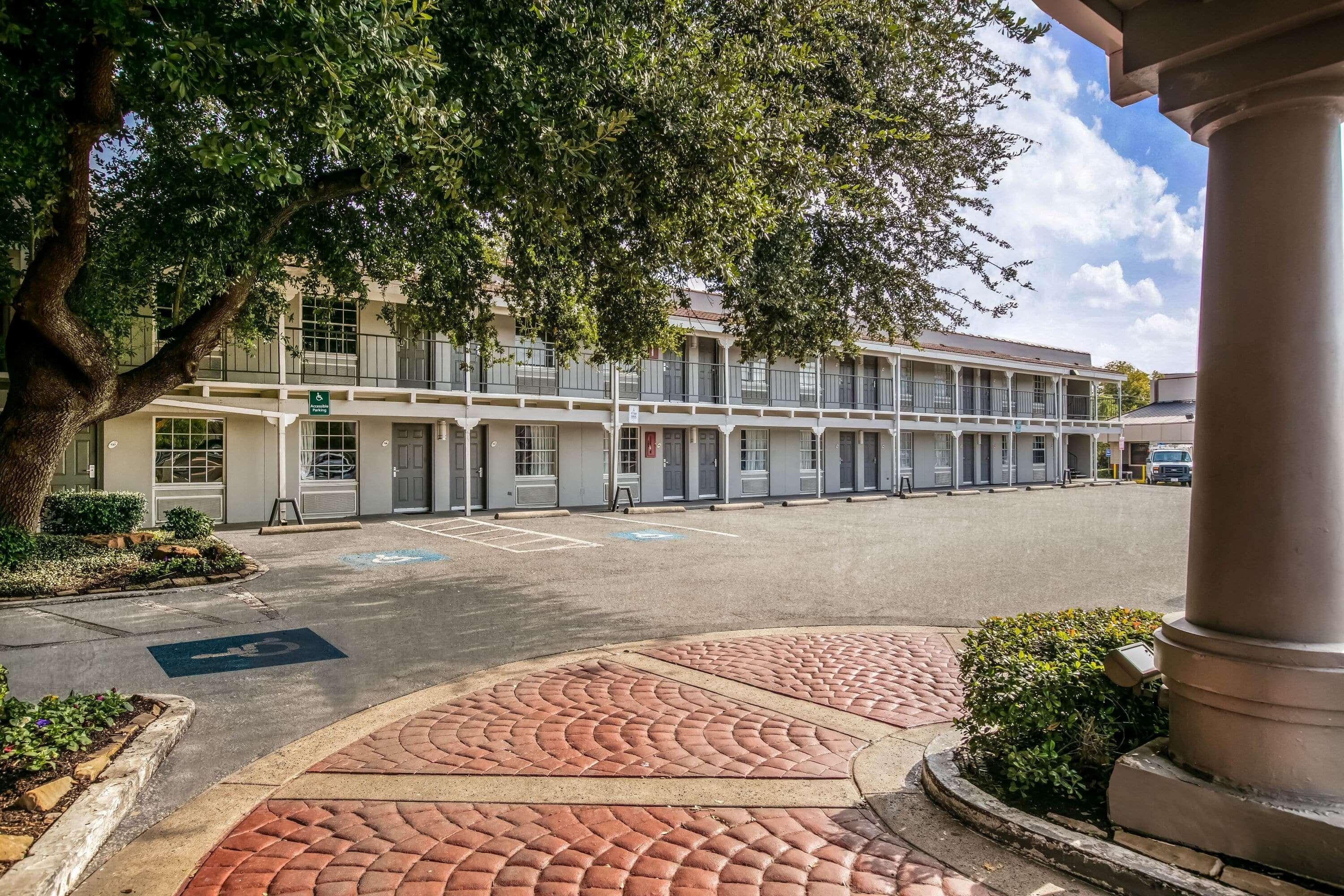 La Quinta Inn By Wyndham Dallas Uptown Buitenkant foto