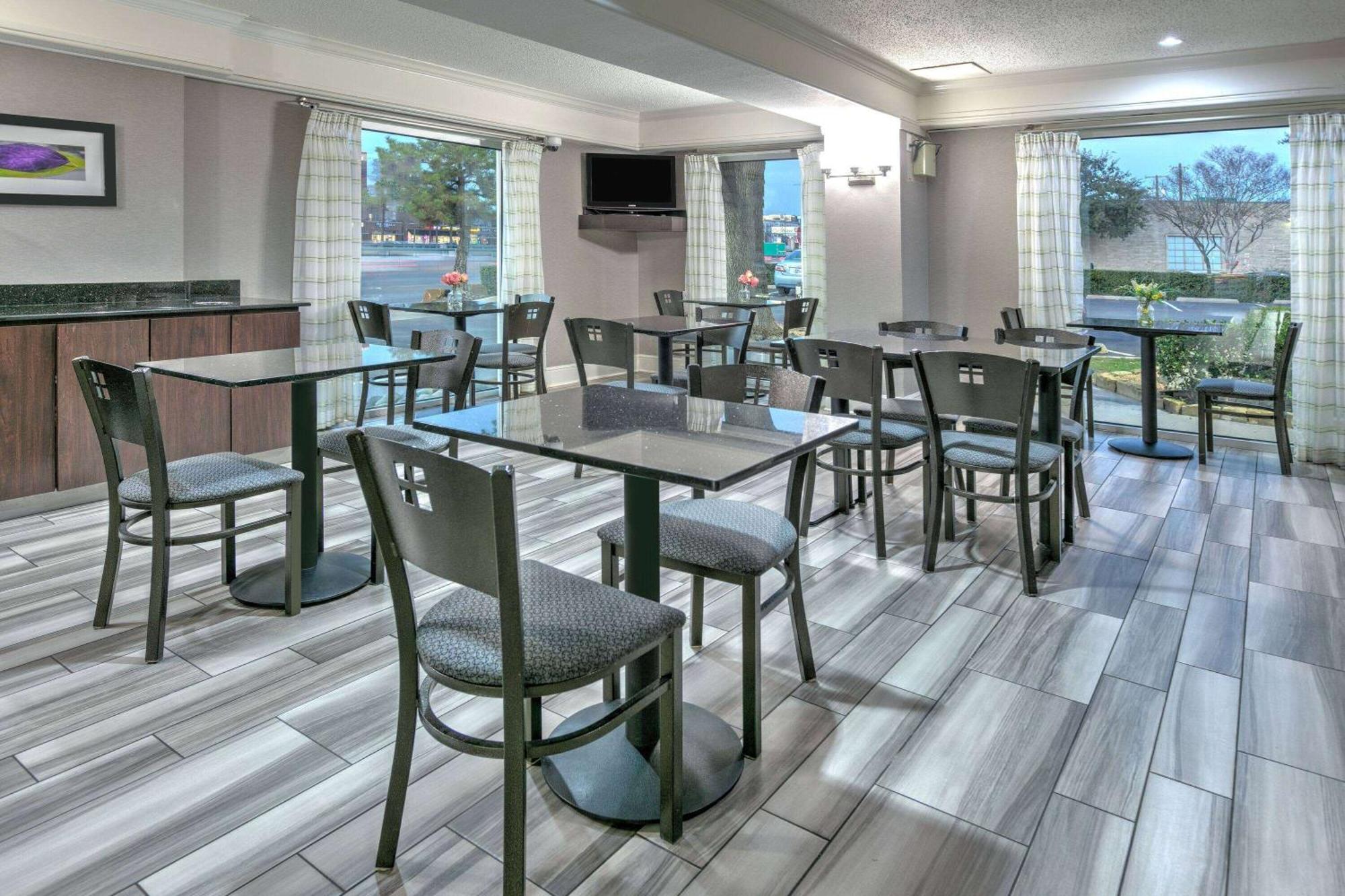 La Quinta Inn By Wyndham Dallas Uptown Buitenkant foto