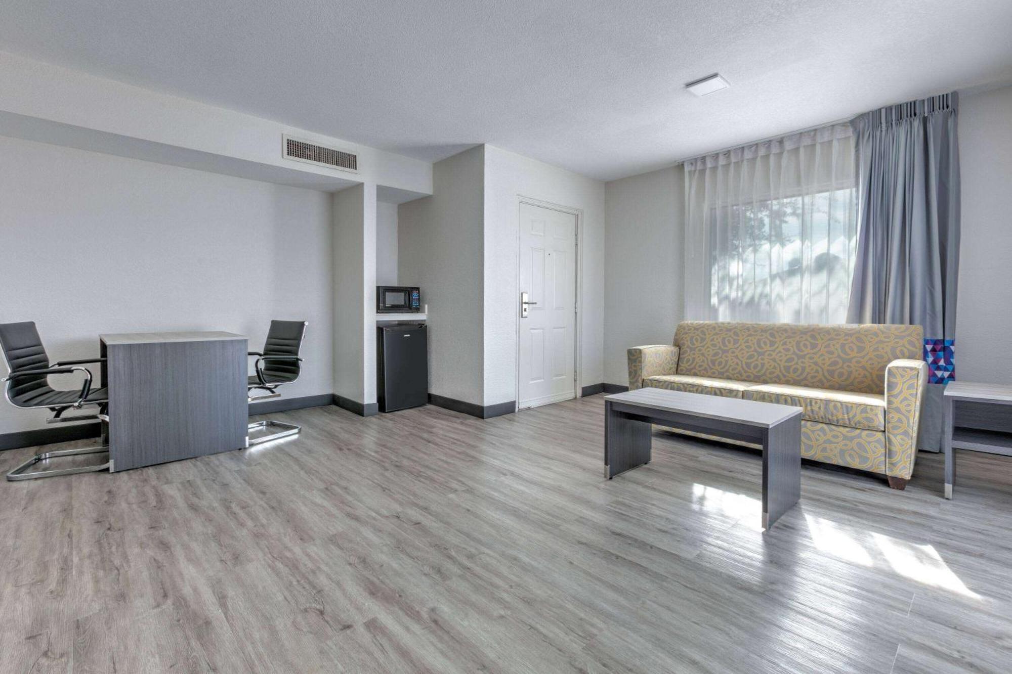 La Quinta Inn By Wyndham Dallas Uptown Buitenkant foto