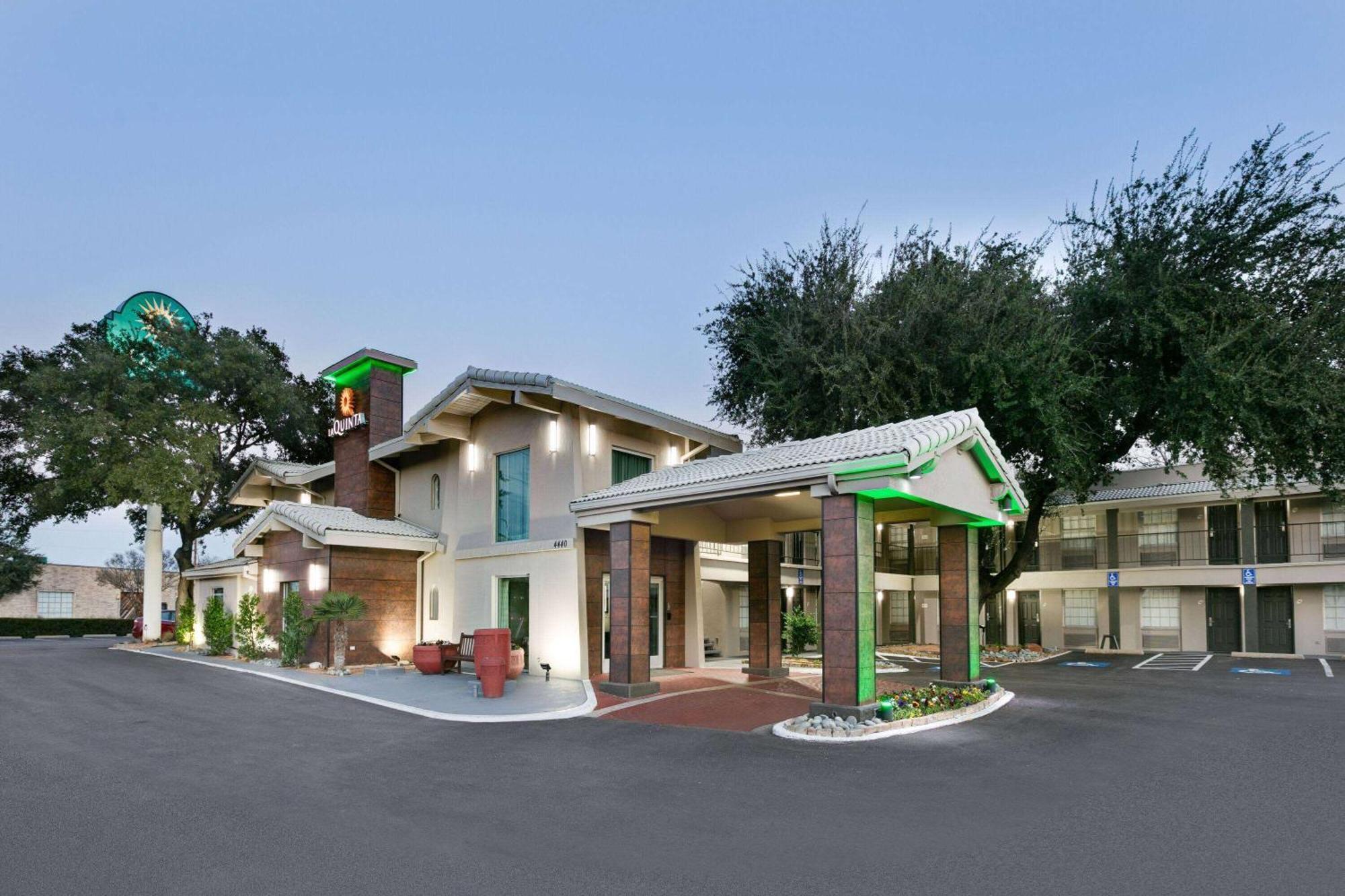 La Quinta Inn By Wyndham Dallas Uptown Buitenkant foto
