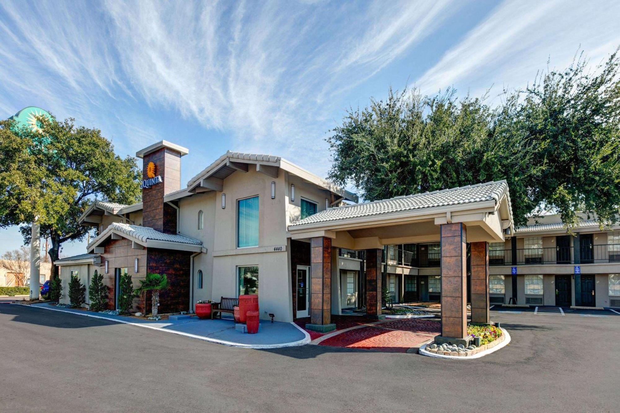 La Quinta Inn By Wyndham Dallas Uptown Buitenkant foto