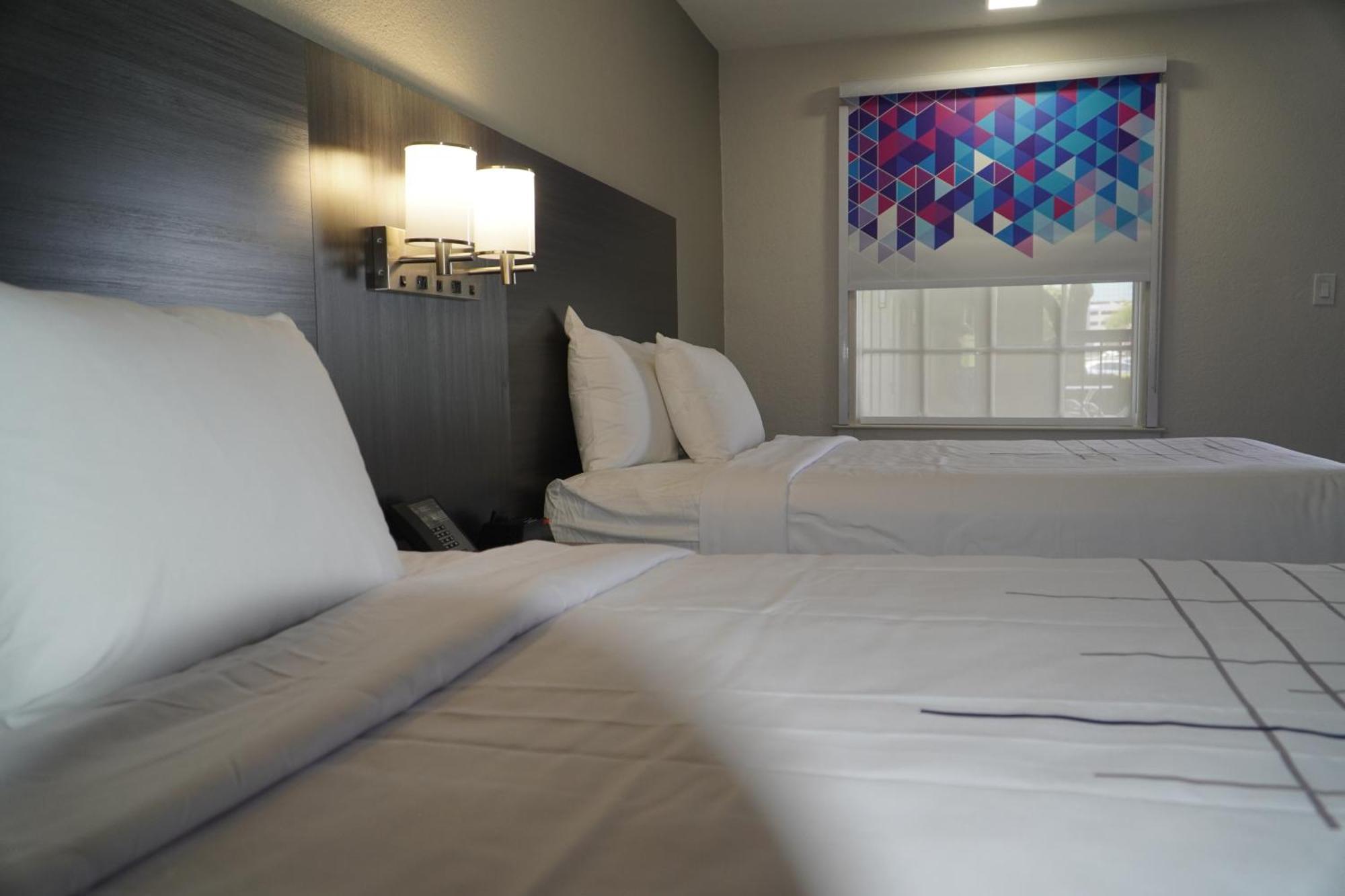 La Quinta Inn By Wyndham Dallas Uptown Buitenkant foto